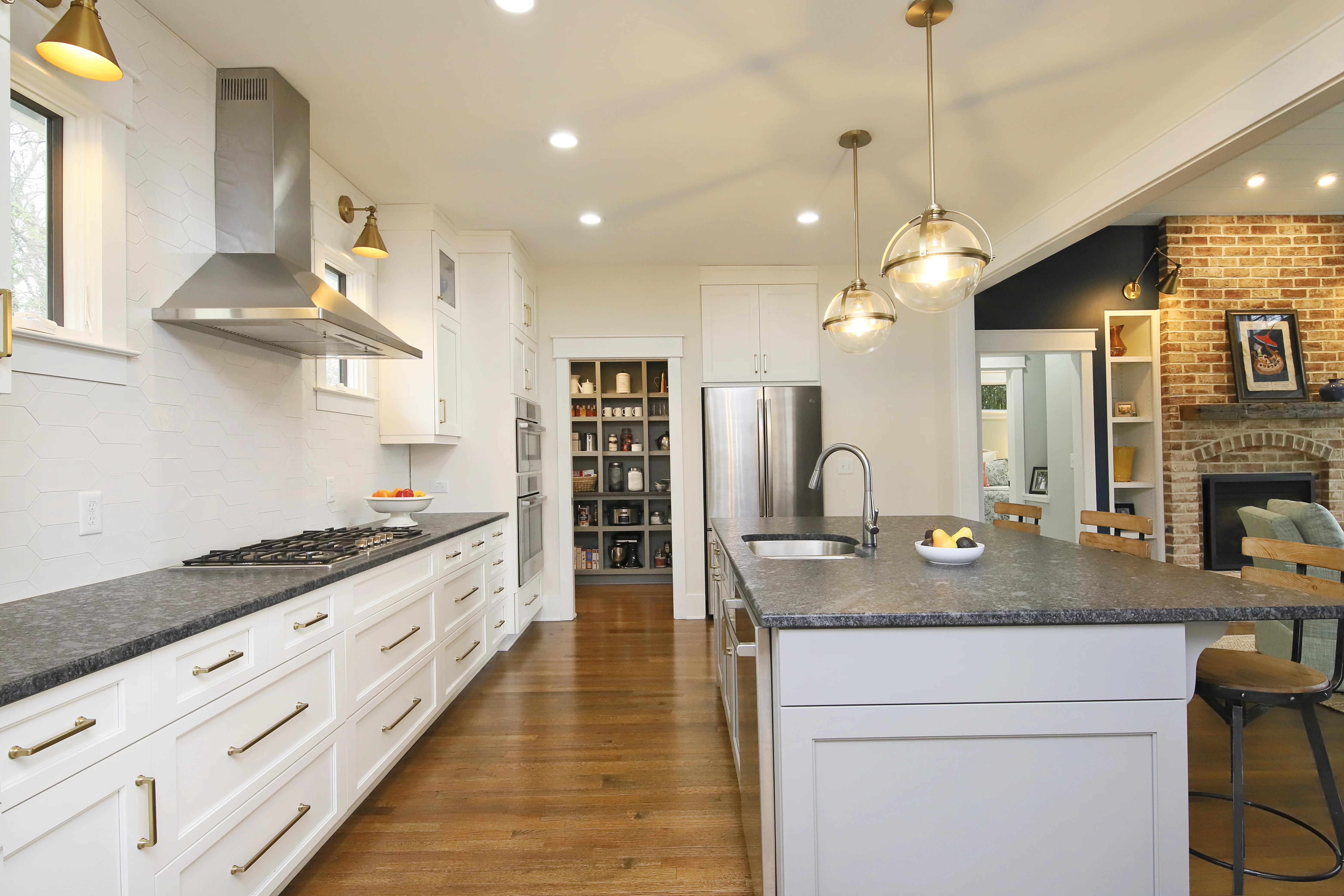 Hutter Kitchen — Cooking Wall, a Versatile Edge kitchens project